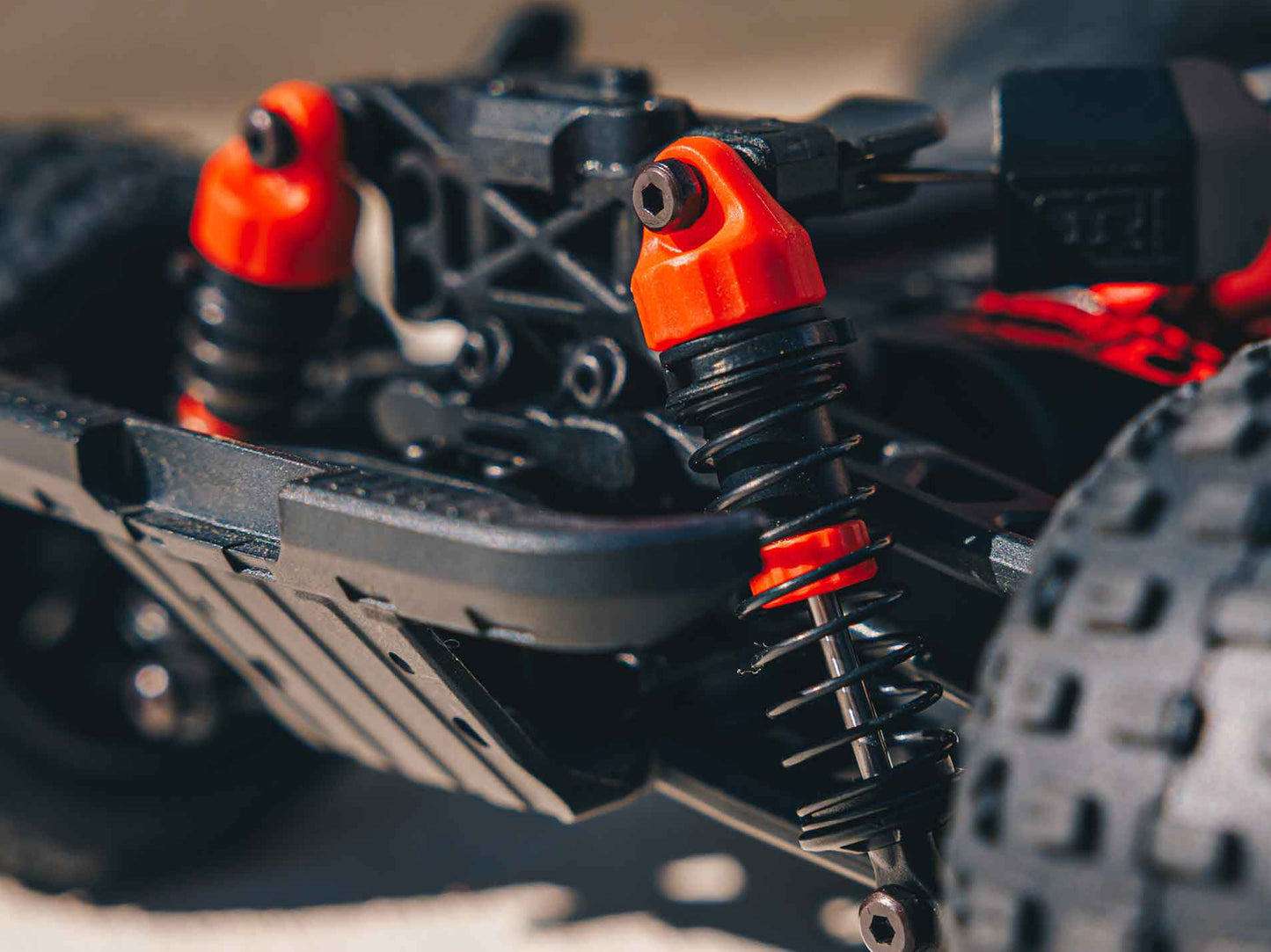 1/18 GRANITE GROM MEGA 4X4 MT with Battery & Charger Red