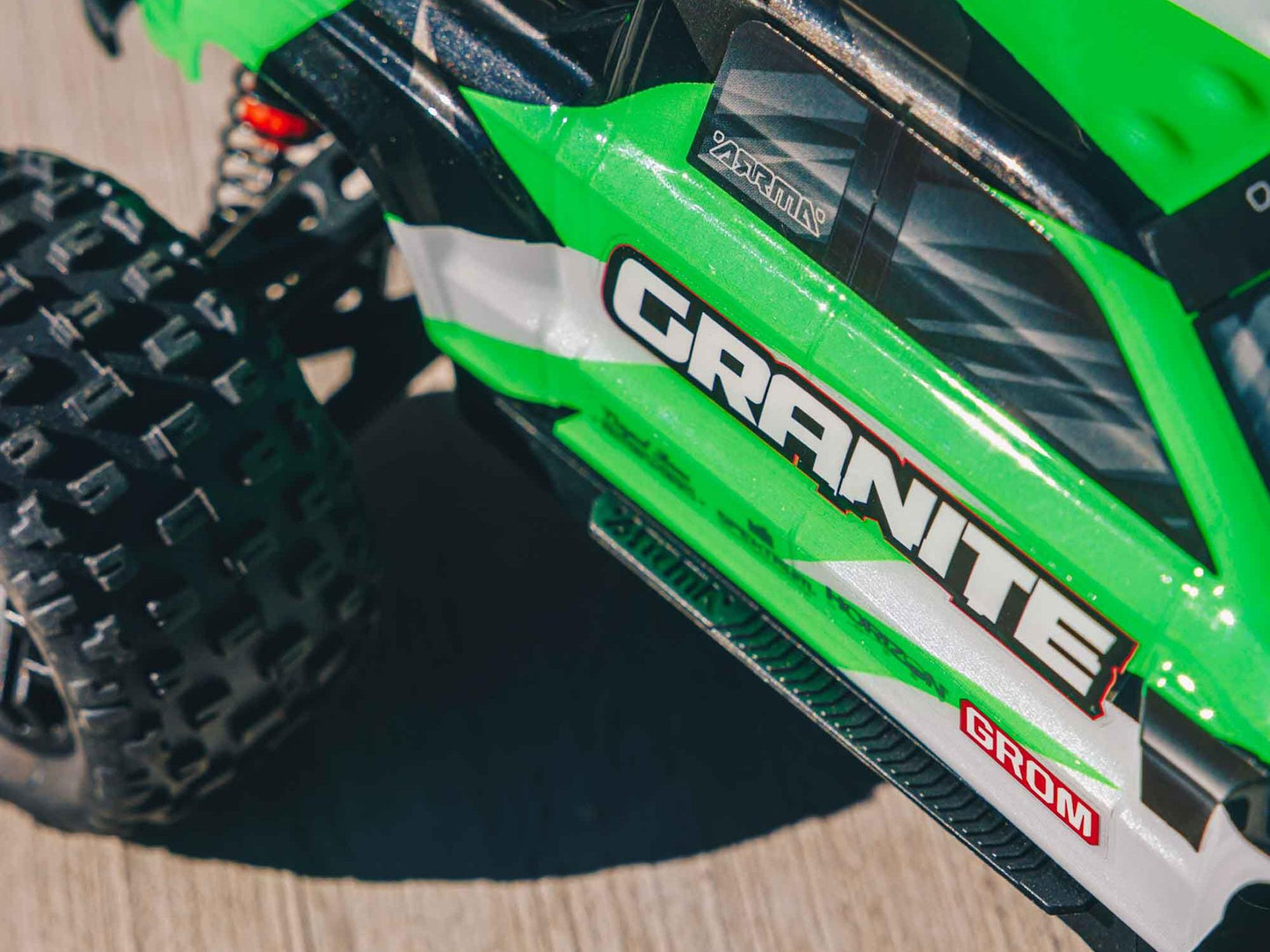 1/18 GRANITE GROM MEGA 4X4 MT with Battery & Charger Green