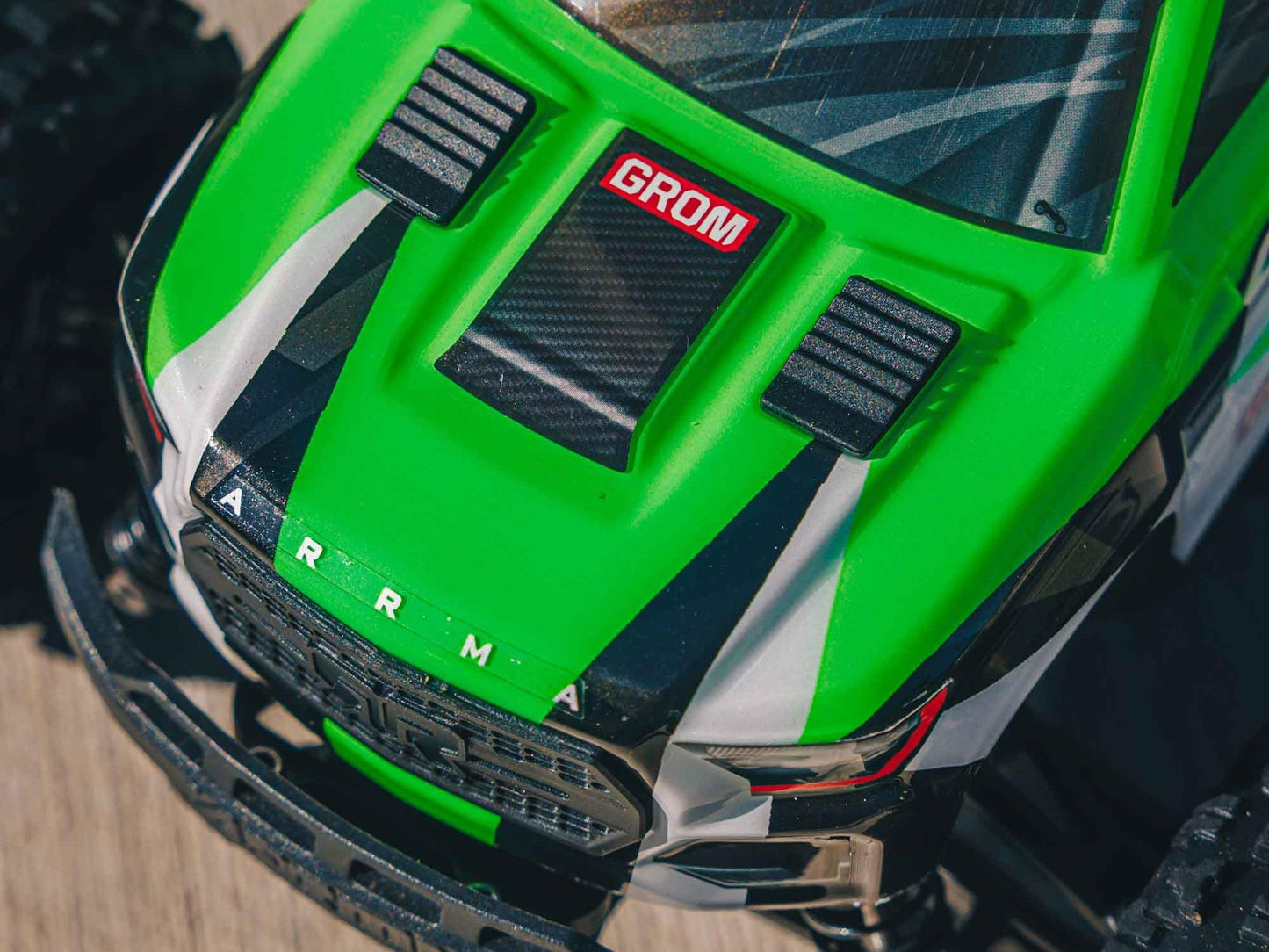 1/18 GRANITE GROM MEGA 4X4 MT with Battery & Charger Green