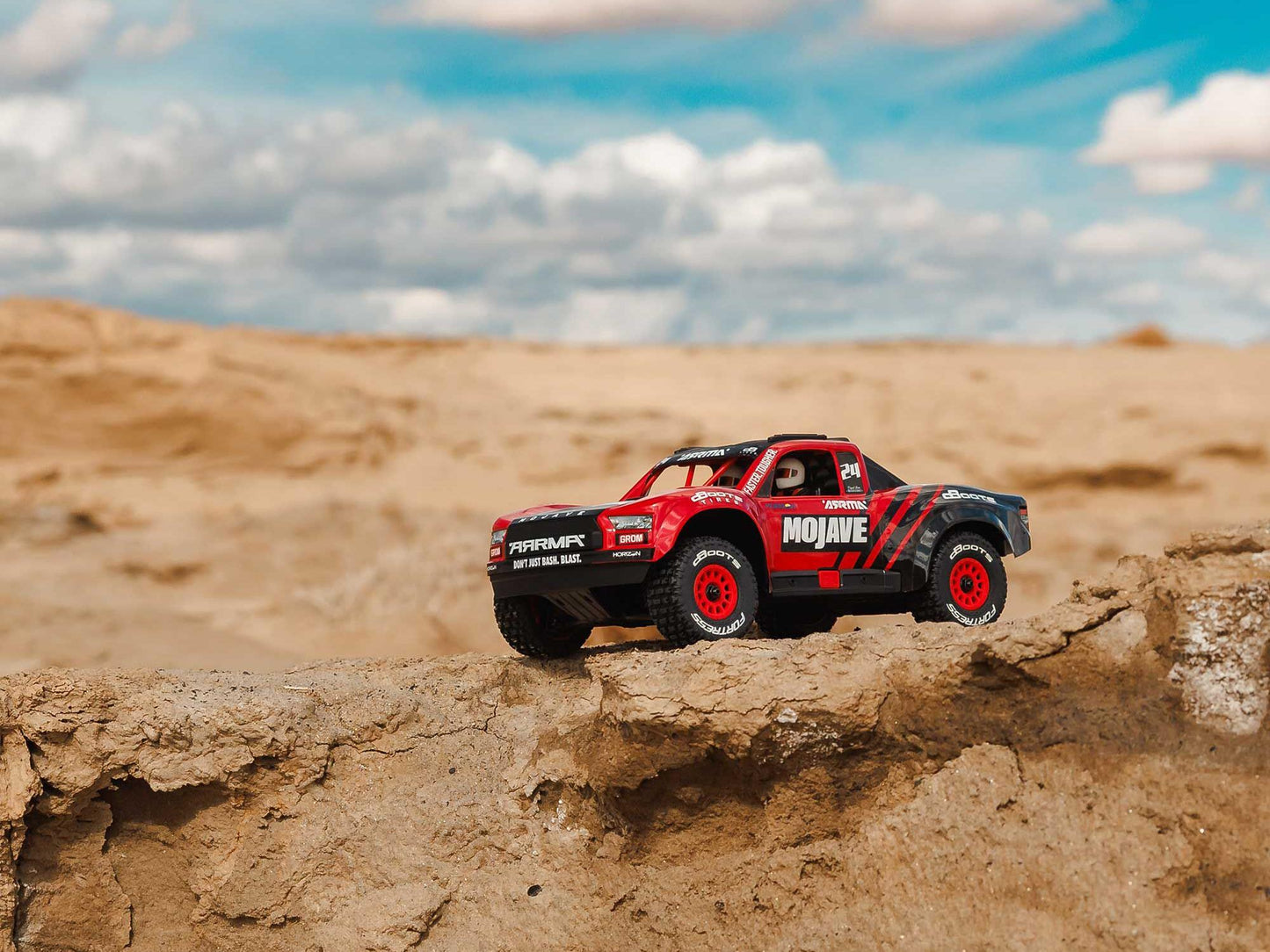 1/16 MOJAVE GROM MEGA 4X4 DT with Battery & Charger Red