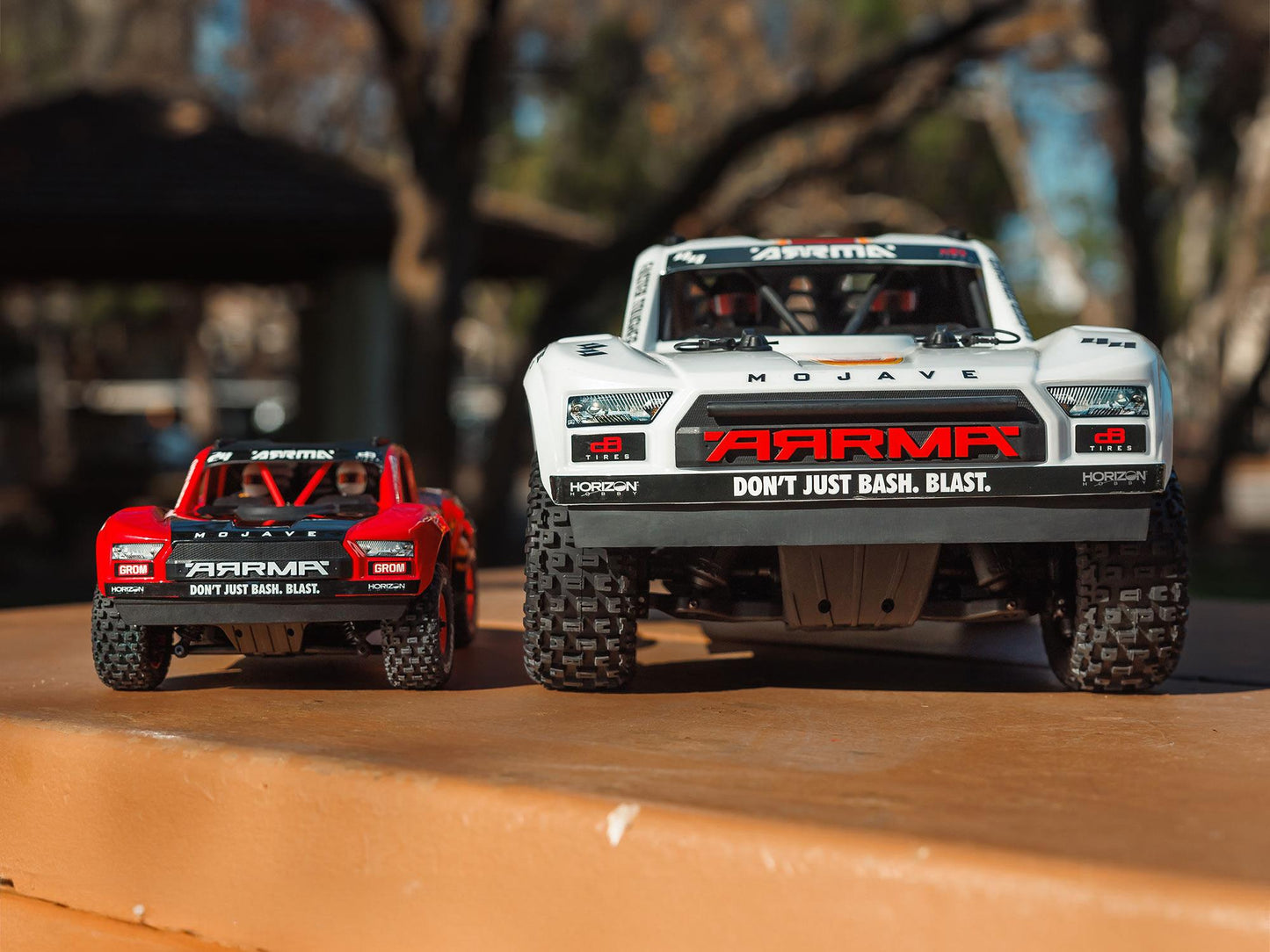 1/16 MOJAVE GROM MEGA 4X4 DT with Battery & Charger Red