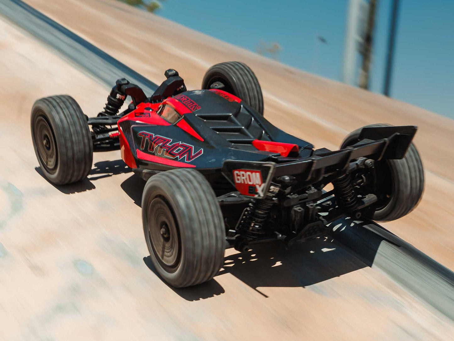 1/14 TYPHON GROM 223S BLX 4X4 with Batt/Charger Red