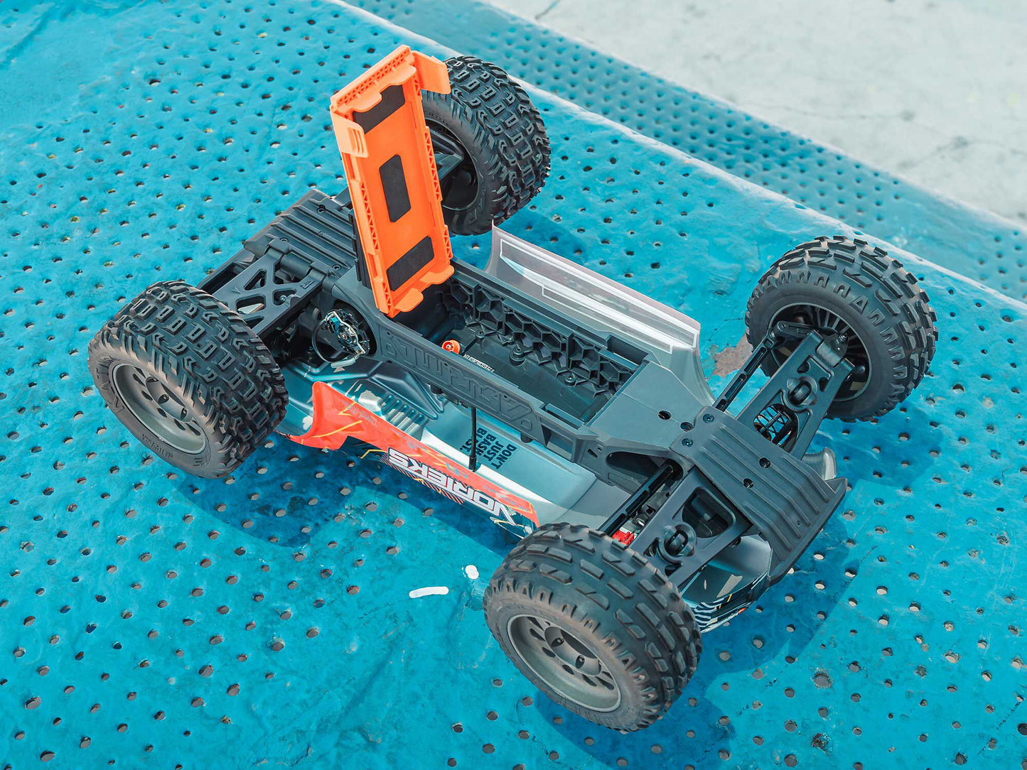 1/10 VORTEKS MEGA 550 4X2 ST with Battery & Charger Orange