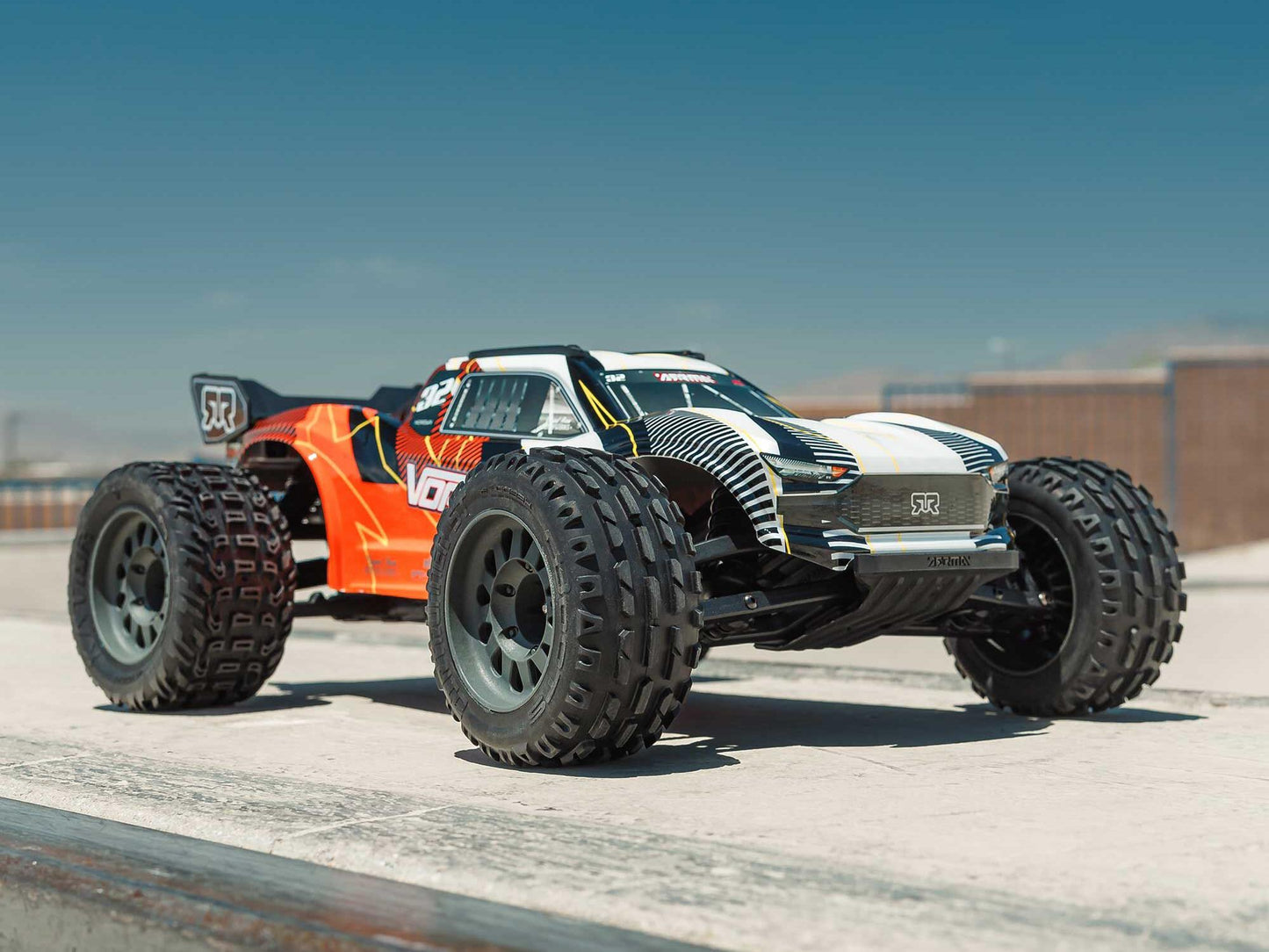 1/10 VORTEKS MEGA 550 4X2 ST with Battery & Charger Orange