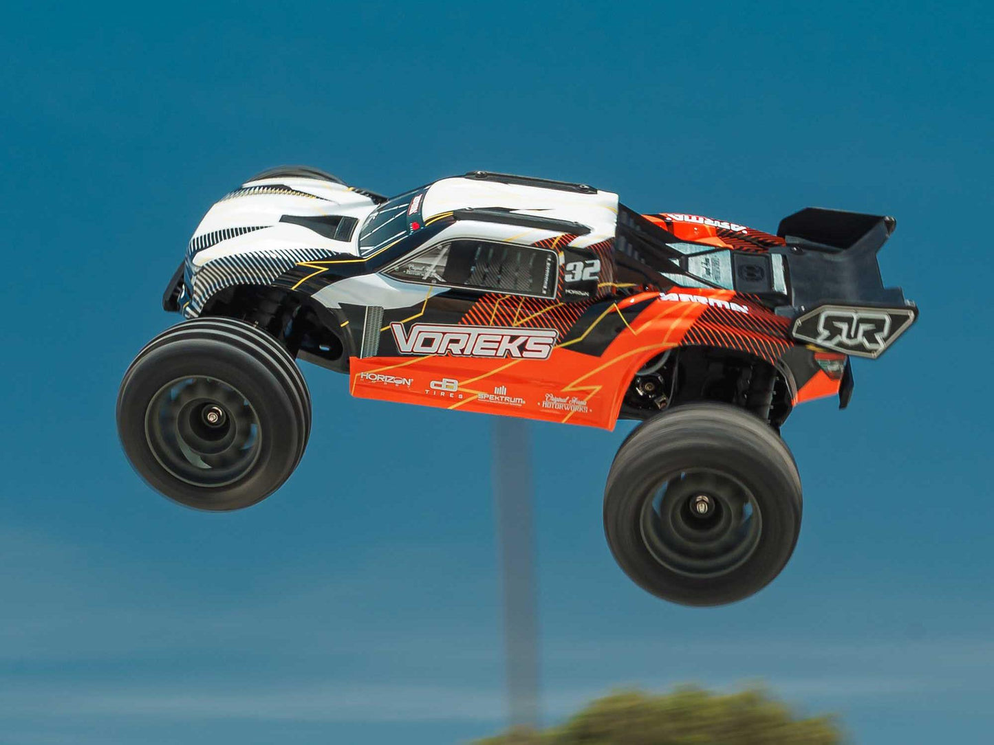 1/10 VORTEKS MEGA 550 4X2 ST with Battery & Charger Orange