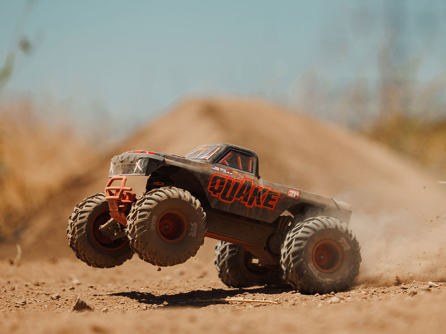 1/10 QUAKE 223S DSC 2WD RTR Brushless Monster Truck, Red