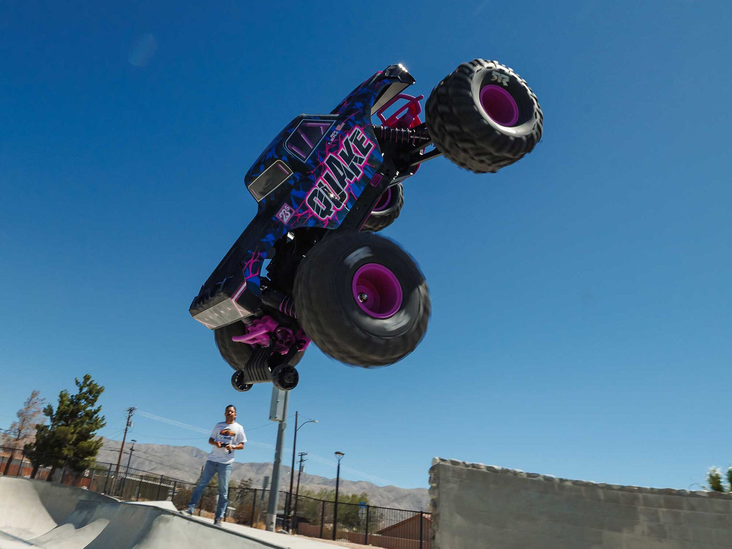 1/10 QUAKE 223S DSC 2WD RTR Brushless Monster Truck, Purple
