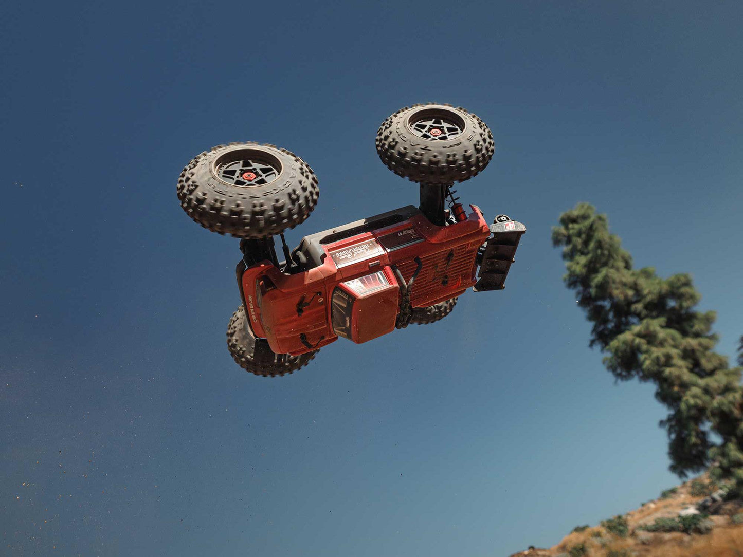 1/10 OUTCAST 4S 4X4 BLX Stunt MT (with Centre Diff) Red