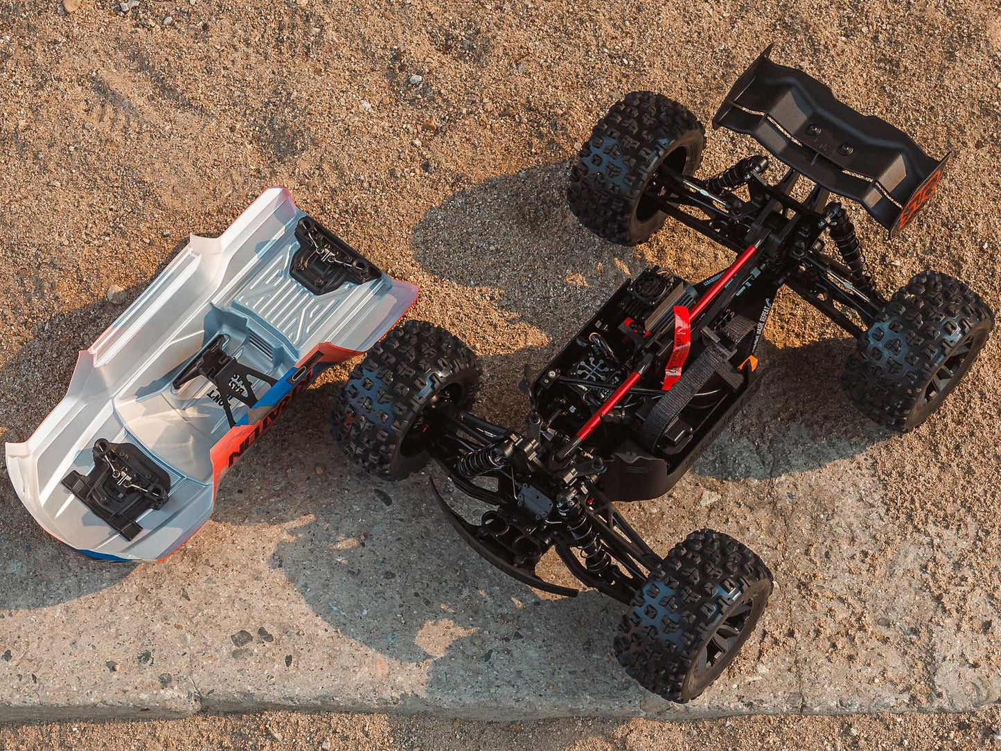 1/8 KRATON 6S V6 4X4 BLX Speed Monster Truck RTR Pink