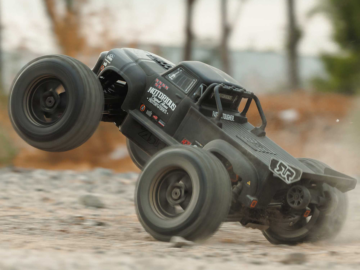 1/8 NOTORIOUS 6S V6 4X4 BLX Stunt Truck RTR Black
