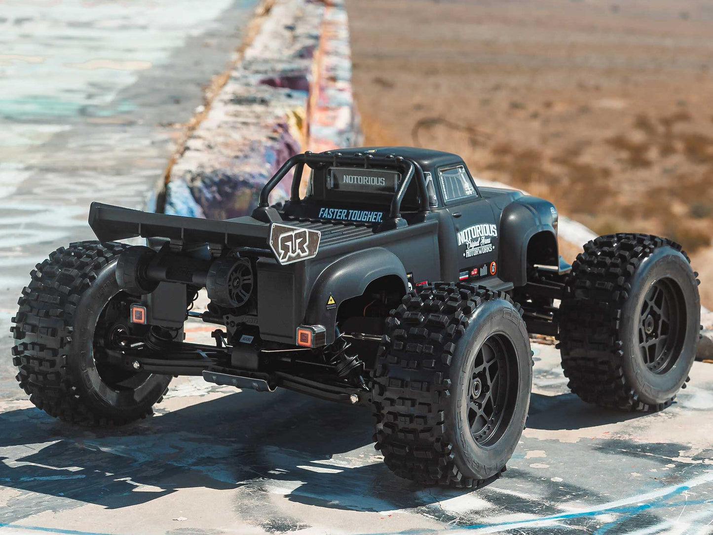 1/8 NOTORIOUS 6S V6 4X4 BLX Stunt Truck RTR Black