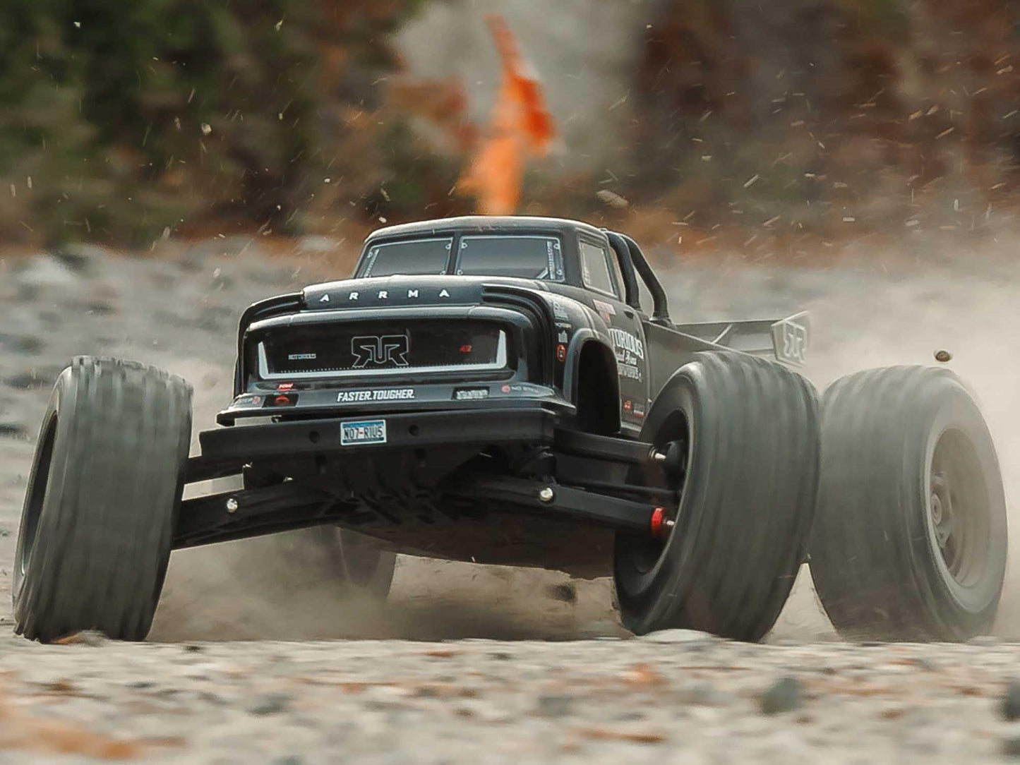 1/8 NOTORIOUS 6S V6 4X4 BLX Stunt Truck RTR Black