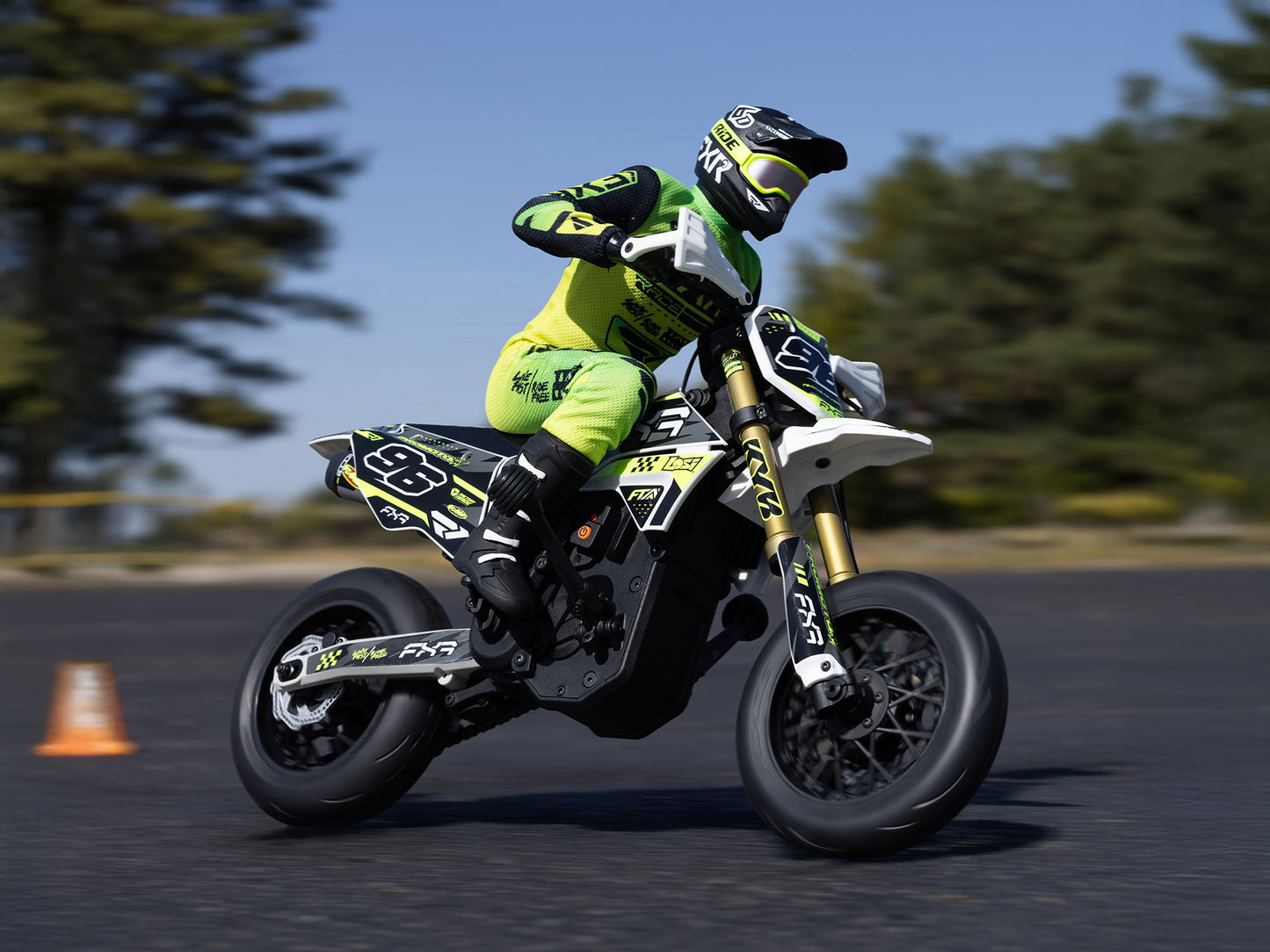 1/4 Promoto-SM FXR Supermoto Motorcycle RTR (Batt & Charger)