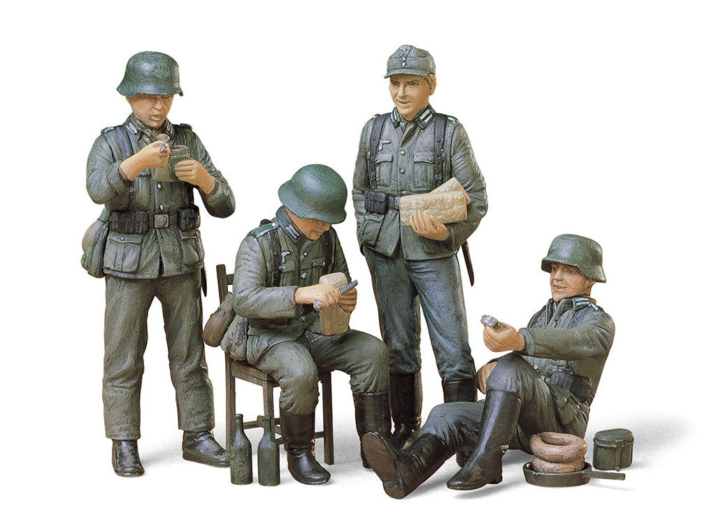 1/35 German Soldiers at Rest