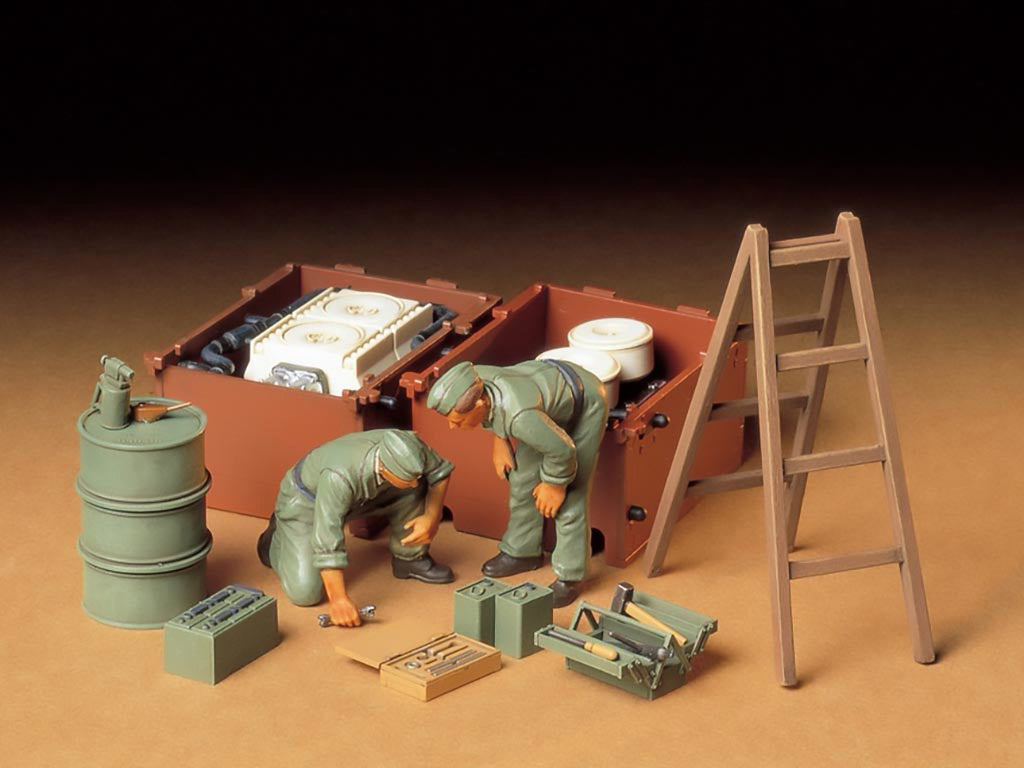 GERMAN TANK MAINTENANCE CREW