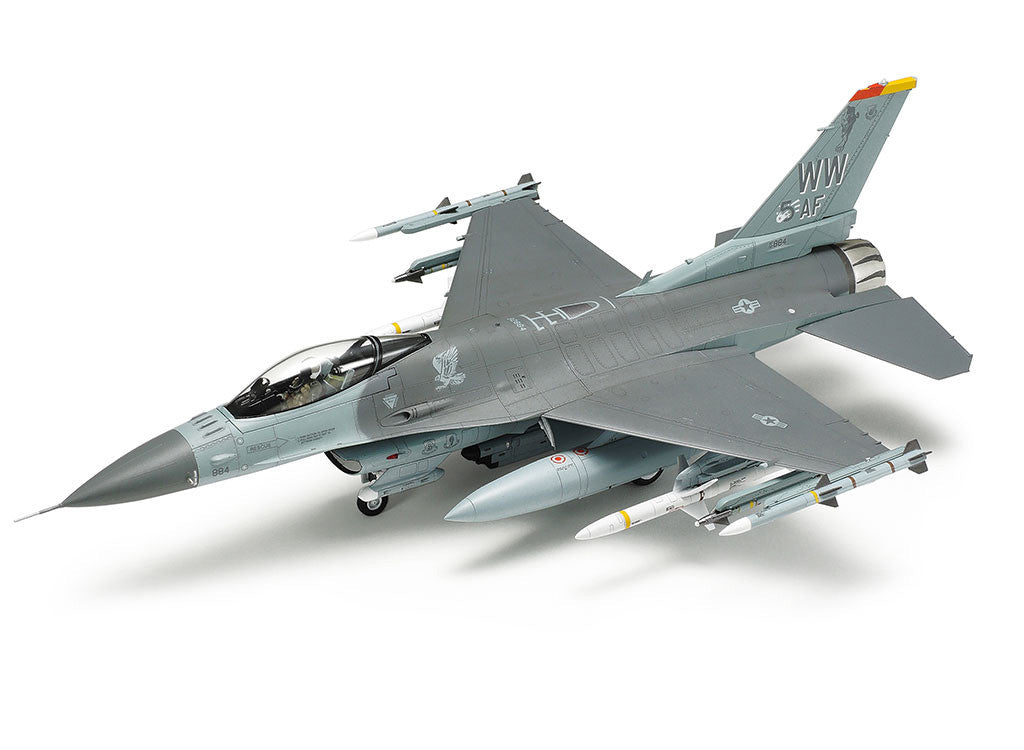 1/72 F-16CJ Block 50 Fighting Falcon with Full Equipment