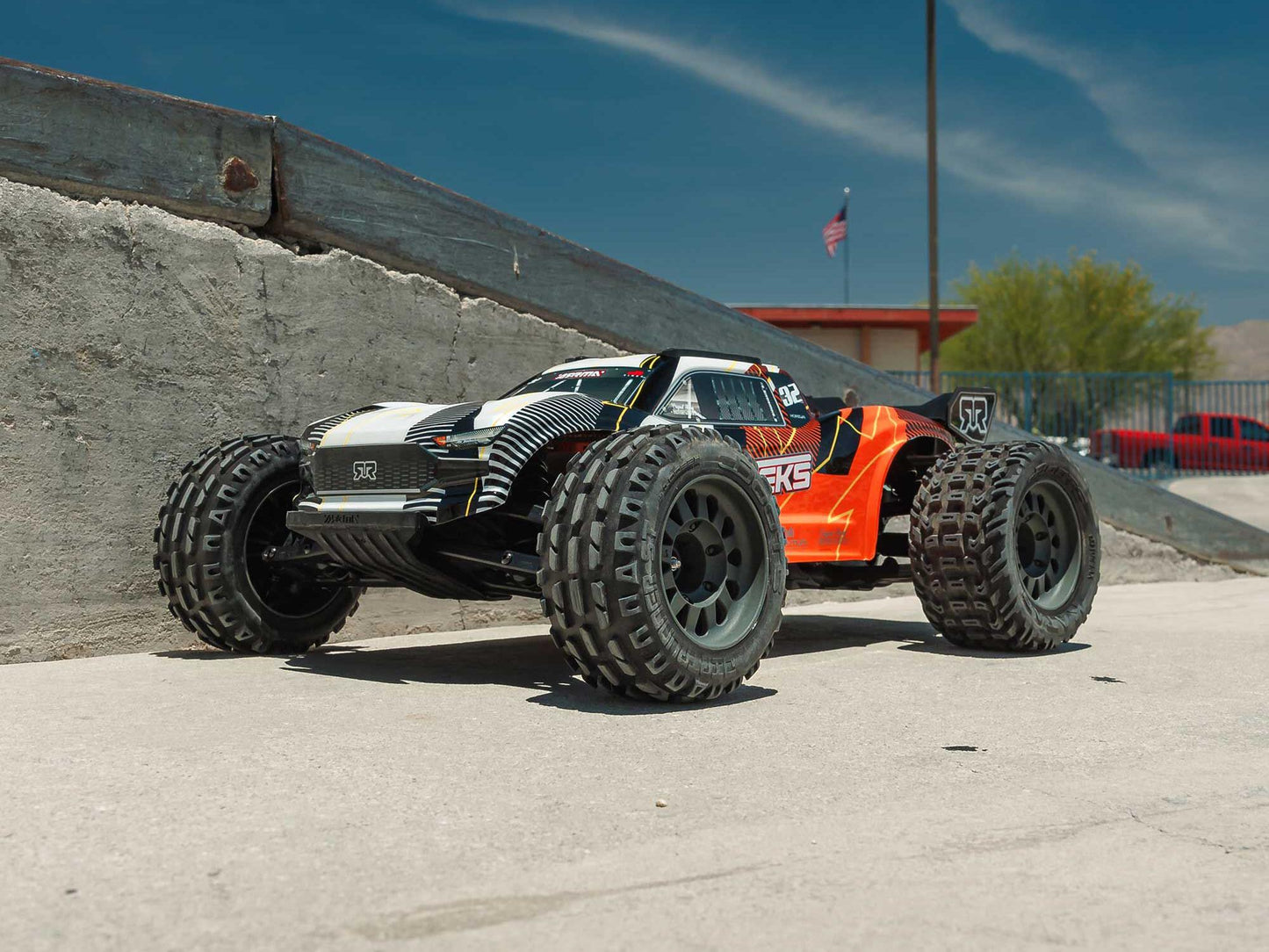 1/10 VORTEKS MEGA 550 4X2 ST with Battery & Charger Orange