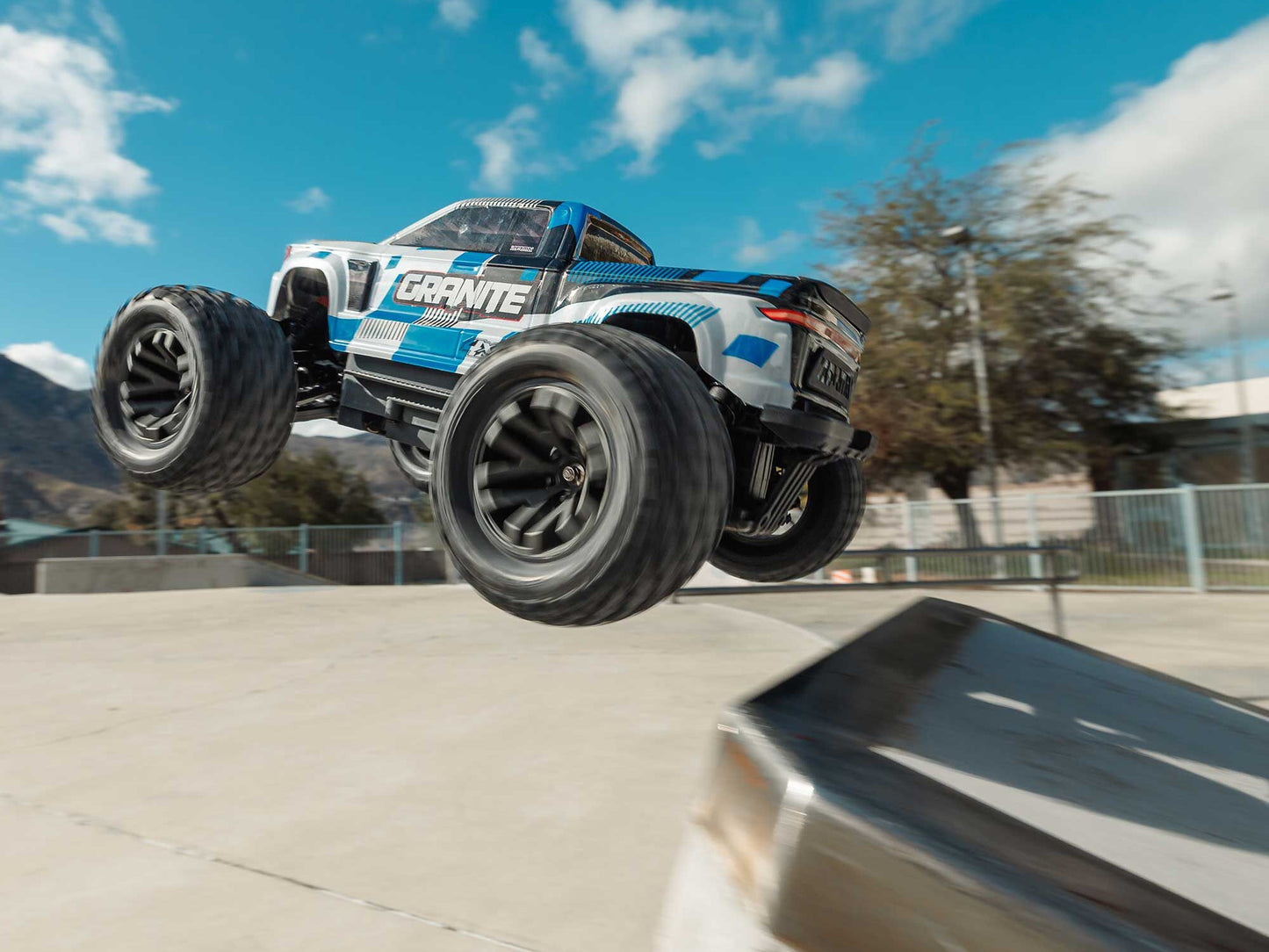 1/10 GRANITE MEGA 665 4X4 RTR Monster Truck Blue