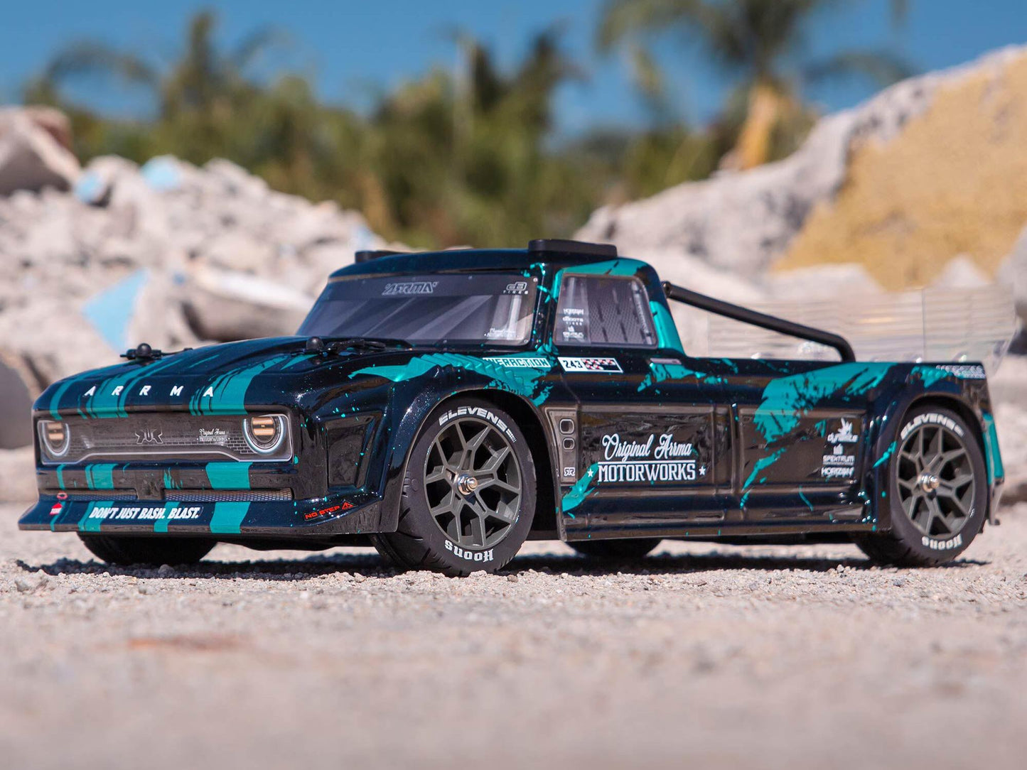 1/8 INFRACTION 3S 4X4 BLX Resto-Mod Truck RTR Black/Teal