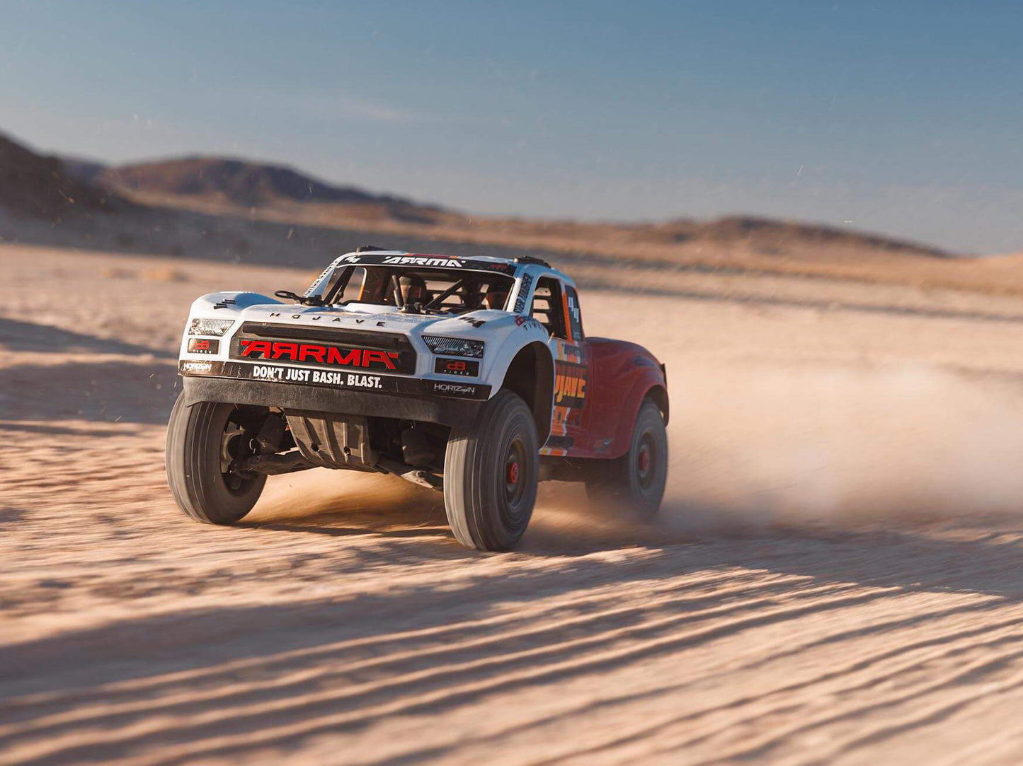 1/8 MOJAVE 4S 4X4 BLX DT (with Centre Diff) RTR White