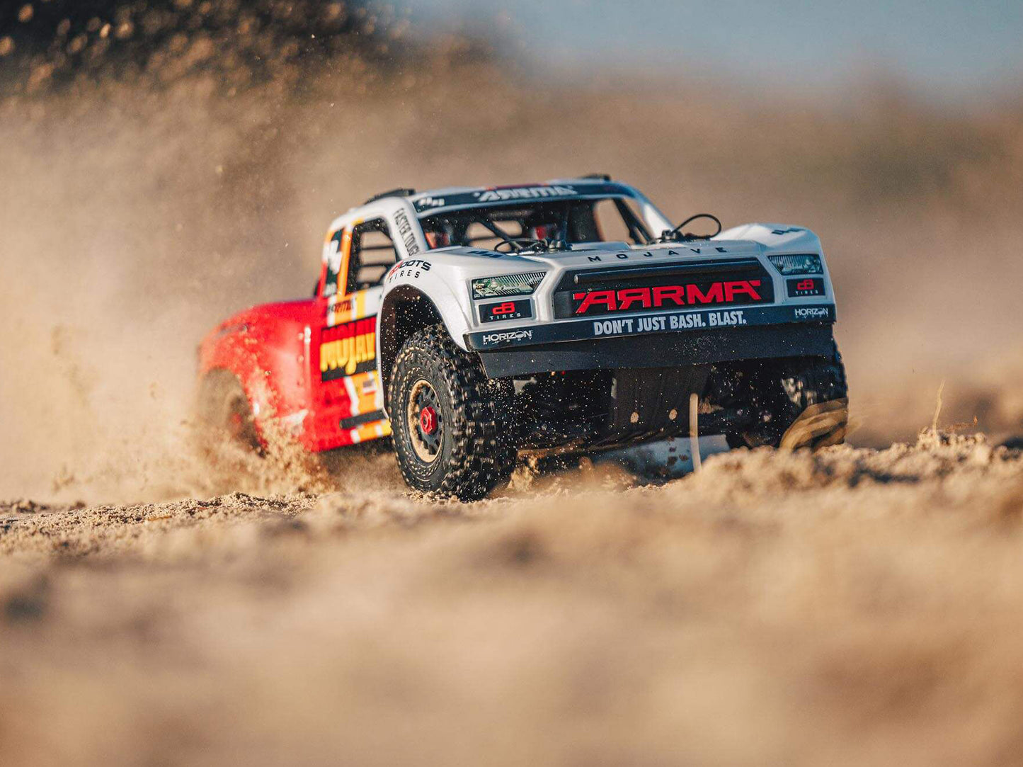 1/8 MOJAVE 4S 4X4 BLX DT (with Centre Diff) RTR White