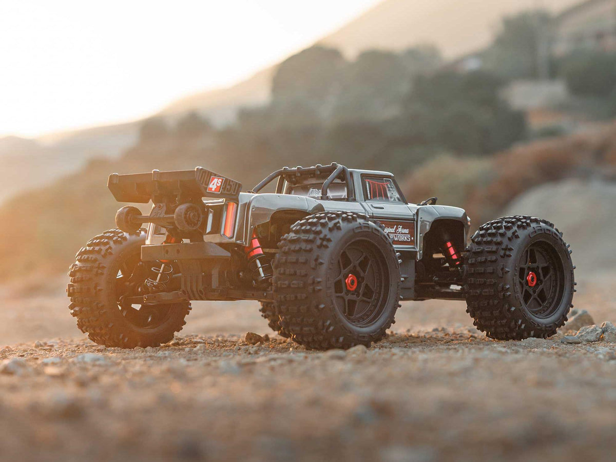 1/10 OUTCAST 4S 4X4 BLX Stunt MT (with Centre Diff) Gunmetal