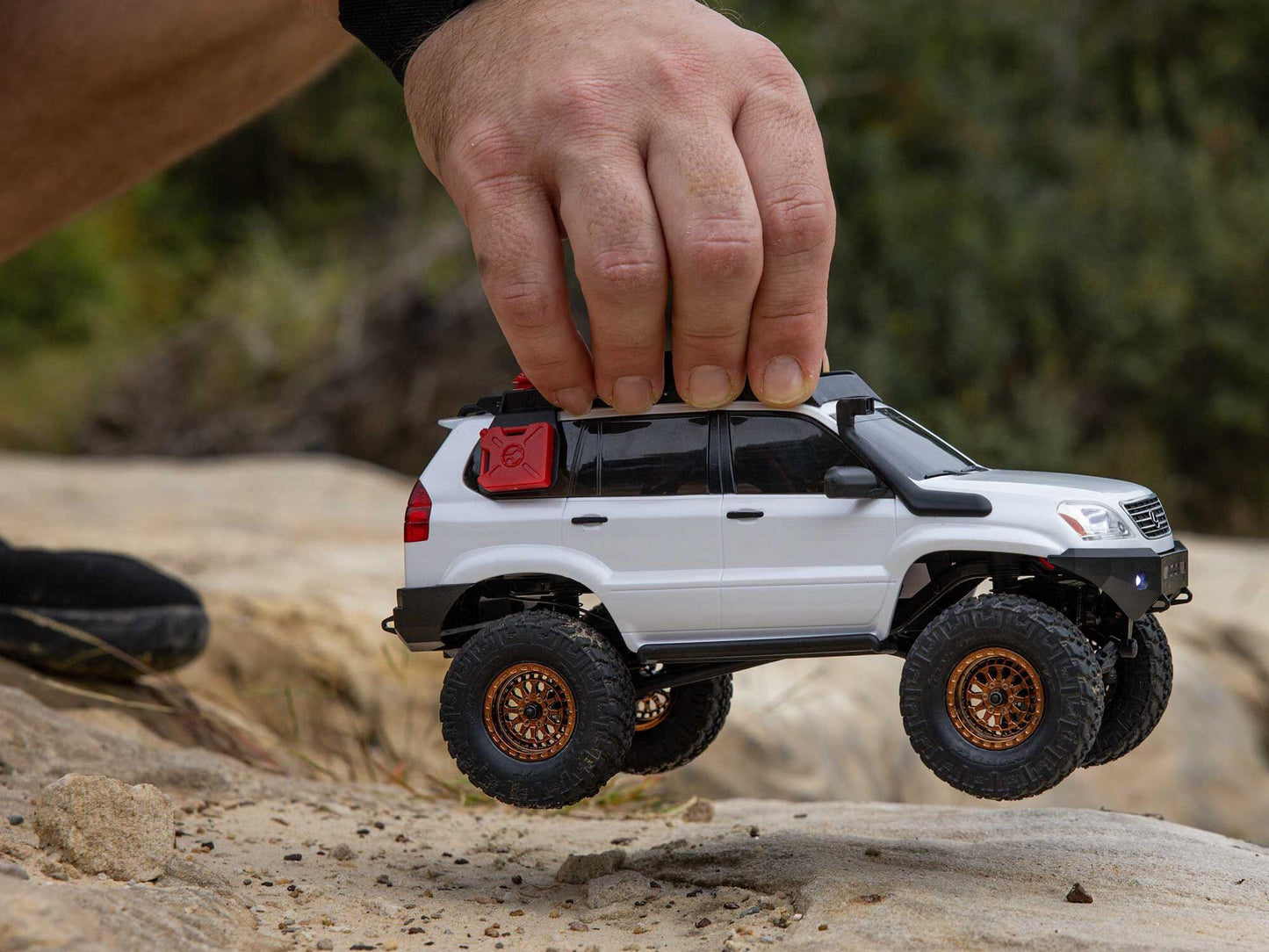 1/24 SCX24 Lexus GX 470 4WD Rock Crawler RTR White