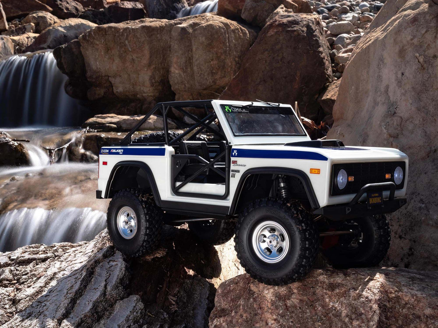 1/10 SCX10 III Early Ford Bronco 4WD RTR Rock Crawler White