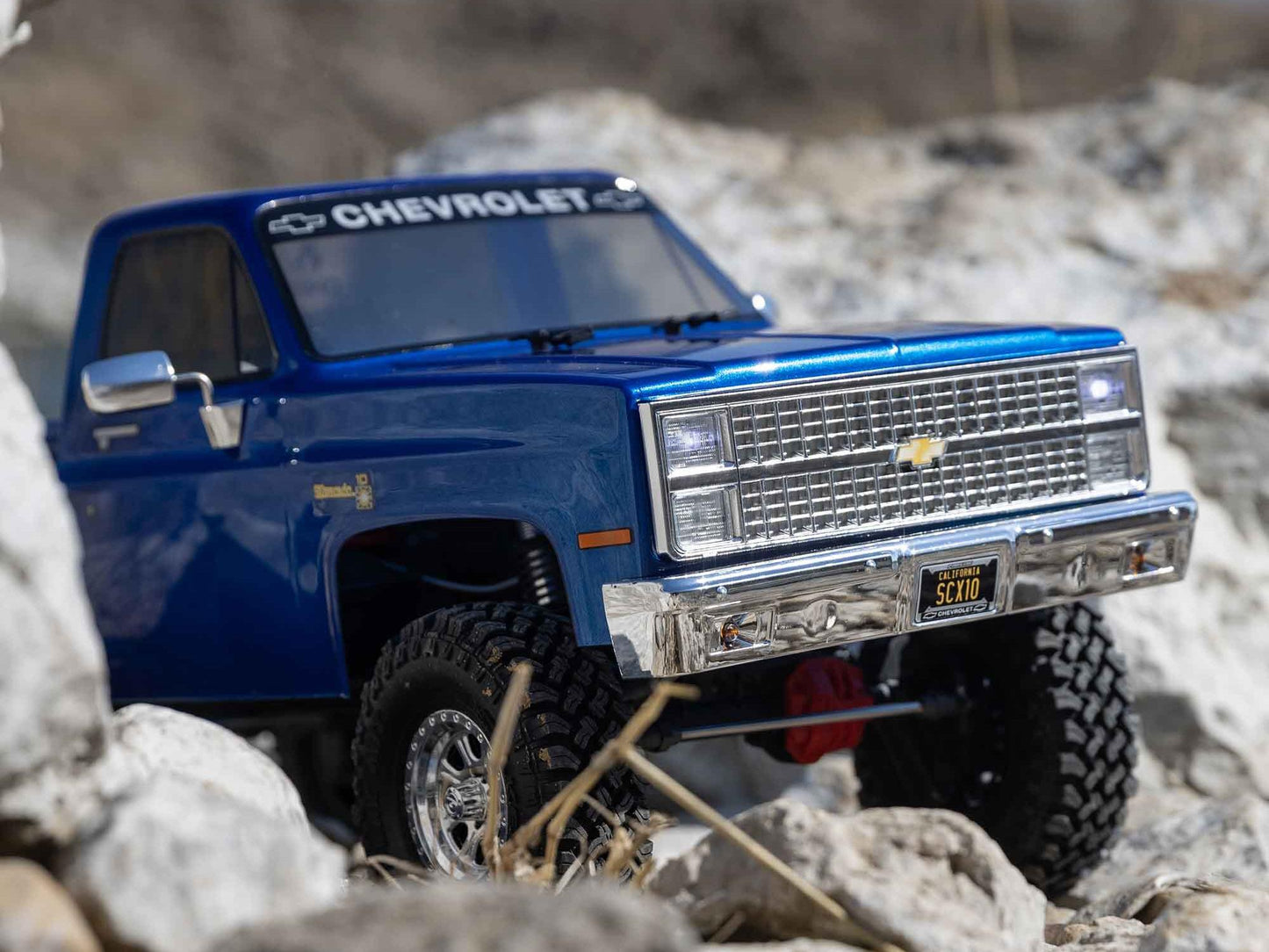 1/10 SCX10 III Base Camp 1982 Chevy K10 4WD RTR Blue