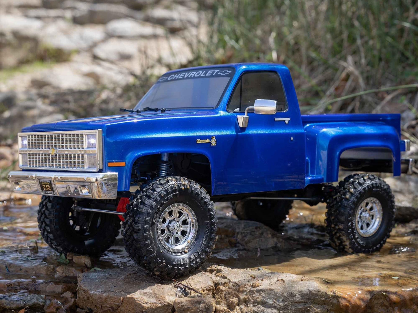 1/10 SCX10 III Base Camp 1982 Chevy K10 4WD RTR Blue
