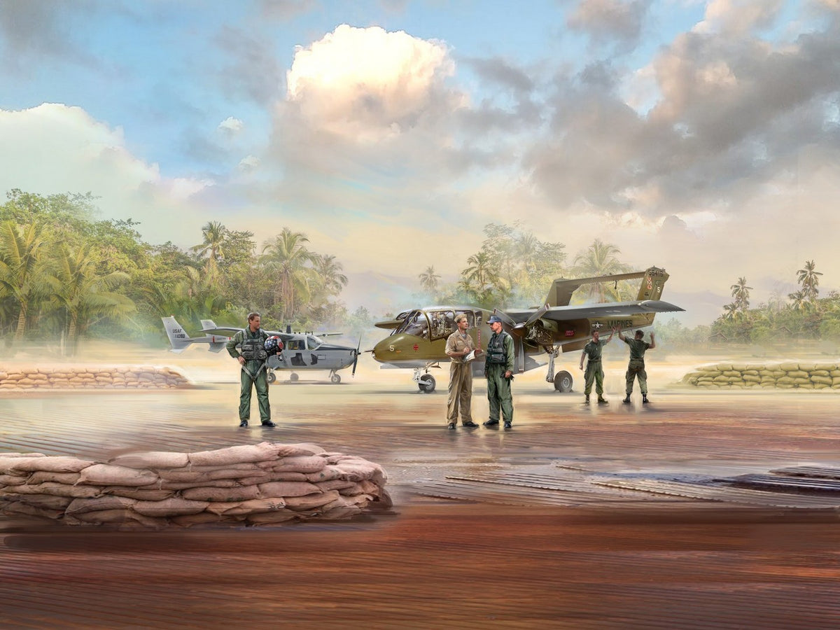 Vietnam USAF Airfield Set (0-2A & OV-10A Aircraft with 5 Figures)