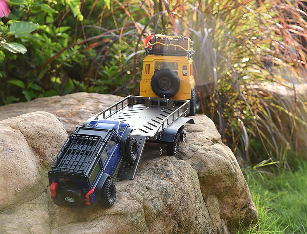 FASTRAX DUAL-AXLE TRAILER W/RAMPS & LEDS (MED 1/12-1/18) - TITANIUM
